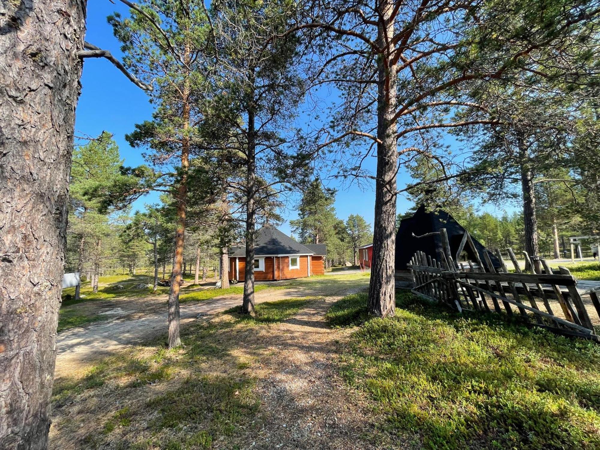 Porotila Toini Sanila Hotel Sevettijarvi Exterior photo